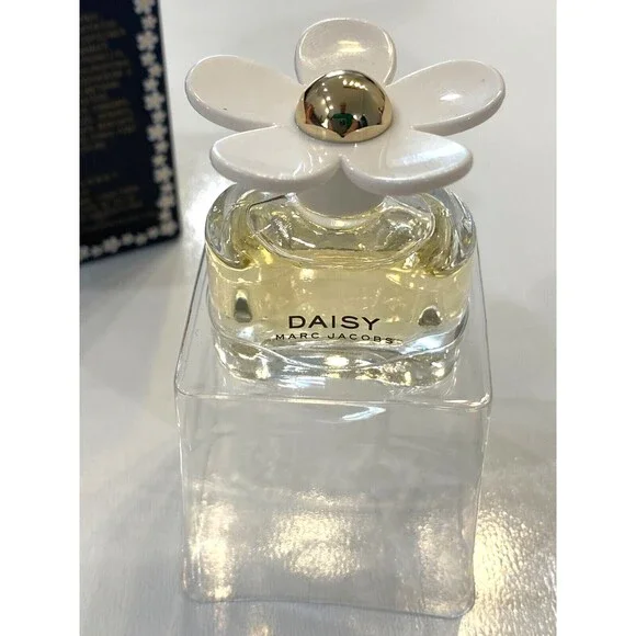 Marc Jacobs Daisy (4ml-0.13fl oz) Women's EDT Perfume Miniature Splash NEW - Picture 1 of 5